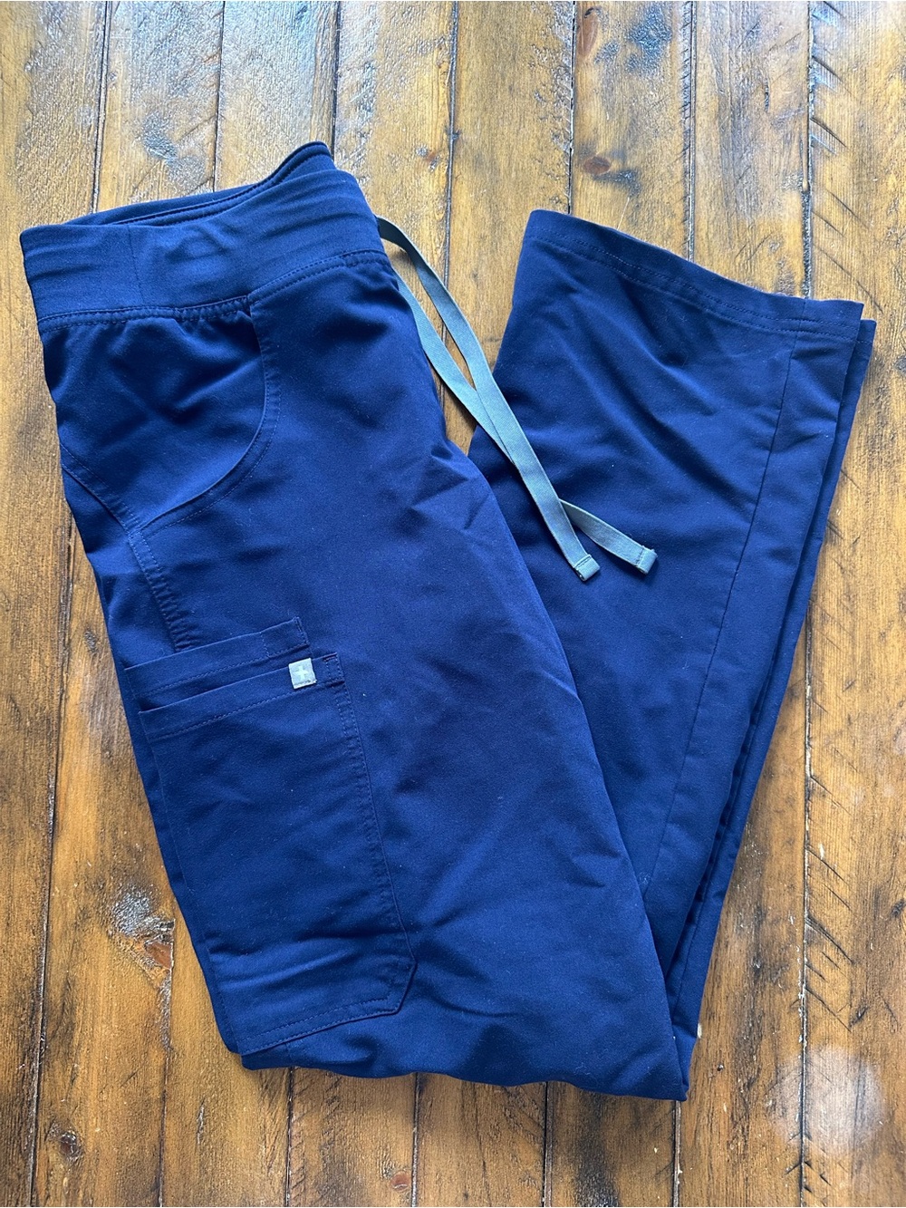 Figs navy cargo scrub pant size S